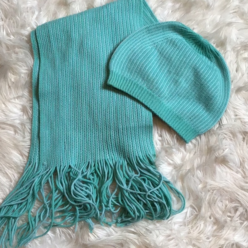 3/$15 Turquoise knit hat and scarf set